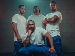 Golden Boys troupe look décontracte